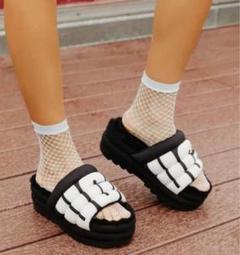 UGGアグ マキシスライドサンダル ブラック26cm 厚底サンダルのサムネイル