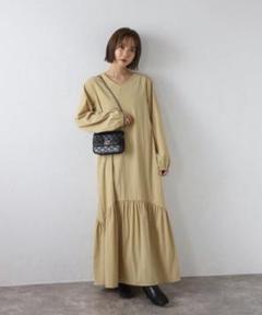 【2024AW/完売品】Bonjour Sagan 裾フレアVネックワンピース