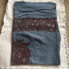 カシミア　花柄刺繍 ストール 青色 フリンジ付き