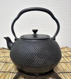 激安店舗 南部照光堂 未使用品 心斎作 南部 南部鉄瓶 18型アラレ 木瓜鉉 工芸品