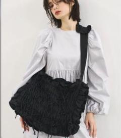 新品未使用　perna リボンピローショルダーバッグブラックのサムネイル