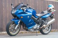BMW F800ST サイドカウル 青　左右2枚(片方エンブレム無し) 人気の春夏 BMW 来し 左右2枚(片方エンブレム無し) 青 サイド