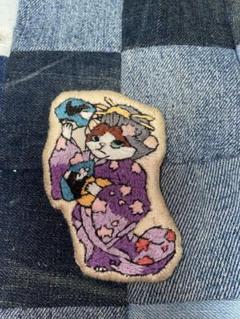 猫の刺繍和風ブローチ　招き猫
