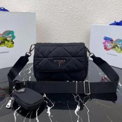 PRADA プラダ ブラック ショルダーバッグのサムネイル
