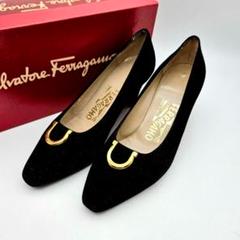 Salvatore Ferragamo フェラガモ　パンプス8 C 黒 2025年最新】フェラガモ 黒 パンプスの人気アイテム - メルカリ