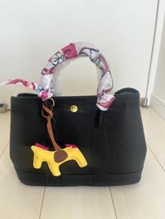 黒いレザートートバッグ スカーフ付き