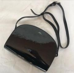 APC ハーフムーンショルダーバッグ