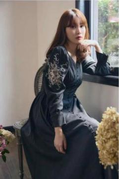 Her lip to Jacaranda Linen Blend Dress