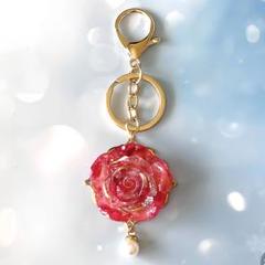 幸せを運ぶオルゴナイト 薔薇のキーホルダー - メルカリ