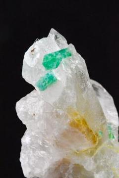 世界最高品質 ムゾー コロンビア産 vivid green 20ct UP