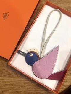 エルメスHERMES バーディチャーム B刻印 鳥の魅力 ピンク×ブルー エルメスHERMES バーディチャーム B刻印 鳥の魅力 ピンク×ブルー