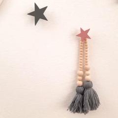 【ラスト1点】ハンドメイド ウッドビーズと毛糸のタッセル グレー