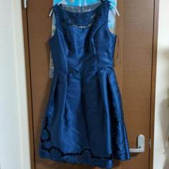 Chi Chi London サテン刺繍プリーツワンピースドレス チチロンドン Chi Chi London(チチロンドン) パーティードレス(レディース