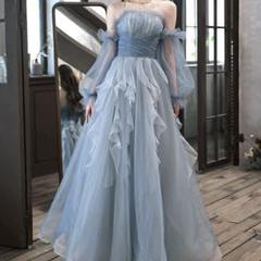 チュールスカートの美しいイブニングドレス♩.•