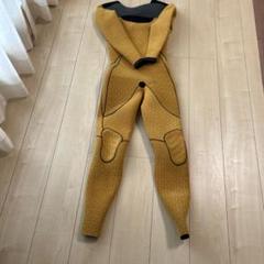 イエローウェットスーツ