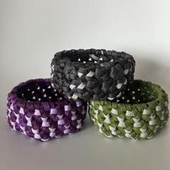 【お買得！】花結び＊小物入れ　小カゴ　3個セット　クラフトバンドのサムネイル