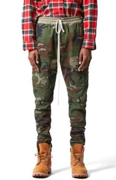 FEAR OF GOD 7th カーゴパンツ　カモ柄 FEAR OF GOD ESSENTIALS カモフラージュ カーゴパンツ