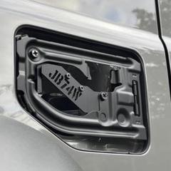 JB74シエラ用JB74W刻印式スケルトン型燃料リッド - メルカリ