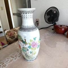 パステル蒔絵人物四角い花瓶  景徳鎮 陶磁器 装飾品 工芸品 美術品 置物 黄地琺瑯彩纏枝紋瓶 装飾品 花瓶 美品 景徳鎮 陶磁器 工芸品