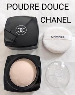 未使用保管品 シャネル プードゥル ドゥース 10 フェイスパウダー　値下げ CHANEL - 未使用保管品 シャネル プードゥル ドゥース 10