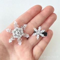 雪の結晶 ホワイト×クリア5個セット(ヘアクリップ4個＋ヘアゴム1個)のサムネイル