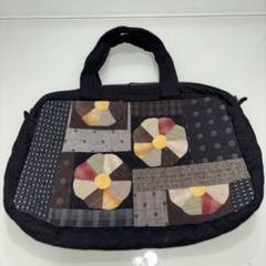 間口ファスナーが特徴のキルトバック