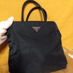 PRADA ブラック ナイロントートバッグ人気の商品軽くて持ちやすい黒色鞄　重宝 PRADA ブラック ナイロントートバッグ人気の商品軽くて持ち