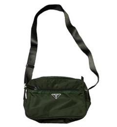 プラダ prada ロゴプレートの中古/未使用品 - メルカリ プラダ prada ロゴプレートの中古/未使用品 - メルカリ