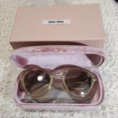 希少　miumiu サングラス　アイウェア ロゴサングラス　ピンク　ミュウミュウ ゴールド/ピンクレンズ Miu Miu ロゴ サングラス | Miu Miu