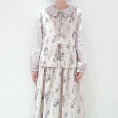 新品タグ付き ツハル 綿麻総刺繍リボンベストのサムネイル