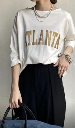 美品　doudou ATLANTAグリッタープリントTEE ホワイト×ゴールド