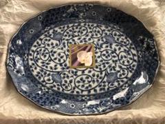 青白磁 龍絵皿 木箱入り陶器の皿。 青白磁 龍絵皿 木箱入り陶器の皿。