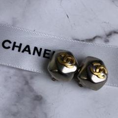 シャネル　ラウンドココマーク　A99両耳ピアス CHANEL シャネル ラウンドピアス ココマーク ホワイトシェル