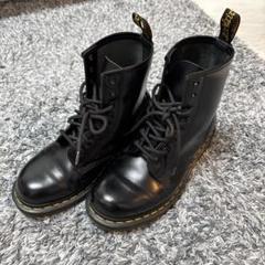 2025年最新】dr.martens 23.5の人気アイテム - メルカリ