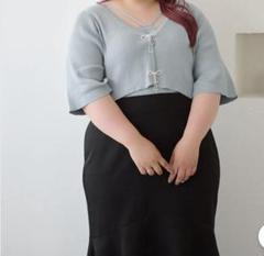 Louiosyルオシー　リボンブローチアンサンブル　大きいサイズ　 新品 Louiosy カーディガン 「大きいサイズ」リボンブローチ