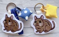 ハンドメイド　デグー　刺繍　ストラップ　ミニバッグキーホルダー付き　動物