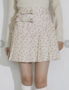新品タグ付き】merry jenny ベロア スカート 小花柄 ホワイト