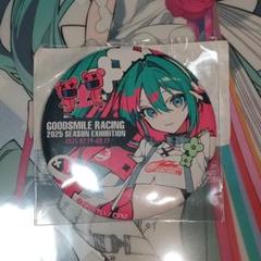 レーシングミク2014 缶バッジ illustration by おぐち HISTORY OF RACING MIKU_2014 | GOODSMILE RACING 公式応援サイト