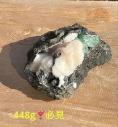 グリーンアポフィライトスティルバイトとヘマタイトの原石で共生している‼️SALE中
