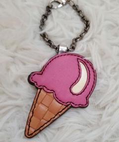 ⭐美品⭐LOEWE　アイスクリーム　チャーム　キーホルダー ⭐美品⭐LOEWE アイスクリーム チャーム キーホルダー - メルカリ
