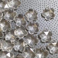 花型　25個　アクリルビーズ　1つ穴