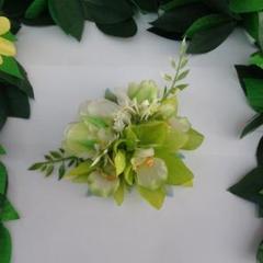 フラダンス髪飾り　グリーンシンビジュームブーケ　ヘアクリップ