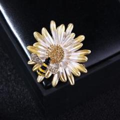 残り2点♡　ミツバチ　ブローチ　コサージュ　花　ワンポイント　ゴールド　蜂　上品