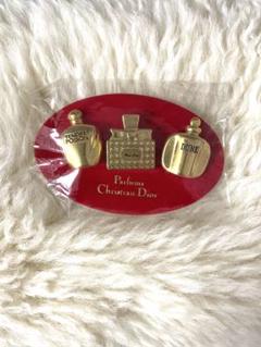 希少!!美品✨クリスチャン　ディオール　ブローチ　ロゴ　瓶蓋　ヴィンテージ 1438VINTAGE Christian Dior ロゴブローチクリスチャン