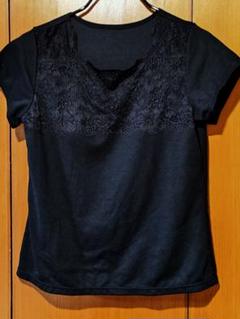 レース使いのブラックTシャツ