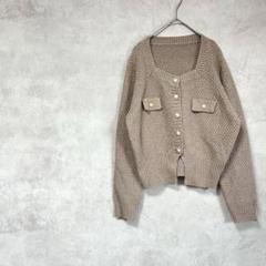 デイジー　長袖カーディガン　ショート丈　茶色系　金ボタン　秋冬　ゴールド