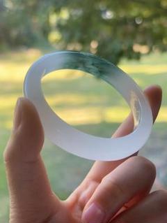 翡翠色　金糸玉天山翠 一口翠 聚宝盆 天然石バングル　54.5 白底青