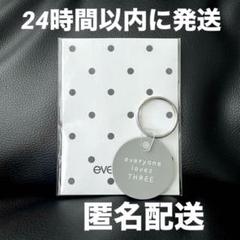 everyone THREE コラボ オリジナル キーホルダー グレー