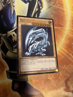 遊戯王 PSA2 現存17枚 青眼の白龍 アルティメット（レリーフ） Amazon.co.jp: 遊戯王 QCCP-JP001 青眼の白龍 アルティメット