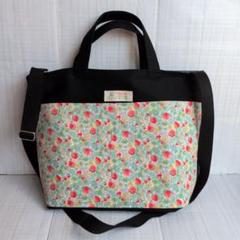 【黒 × いちご柄】２wayバッグ ハンドメイド
